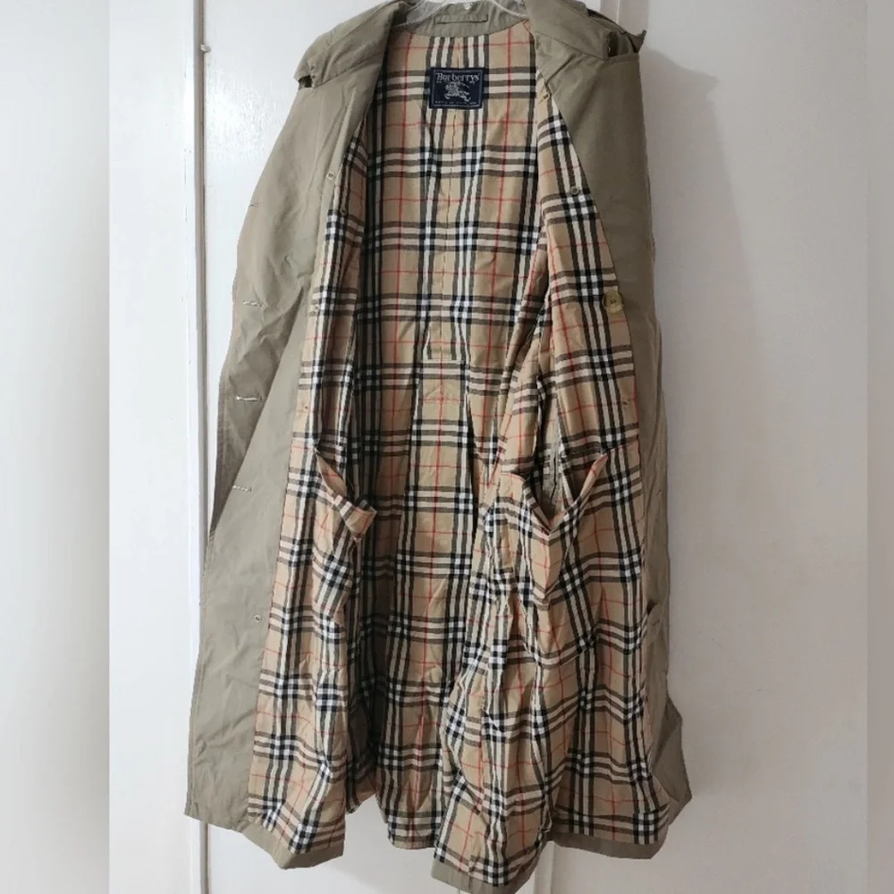 Burberry Beige Trench Coat with Signature Check Lining - Picture 6 of 16